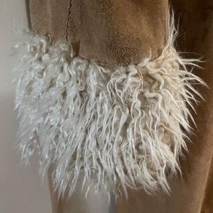 Giacca soft leather faux fur lined trench coat.